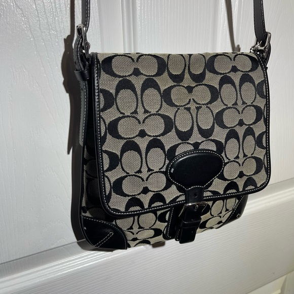 Coach Vintage Soho Buckle Flap Handbag Signature Canvas & Black Leather Hang Tag - Picture 2 of 10